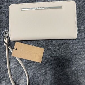 Steve Madden Elegant Cream Wristlet